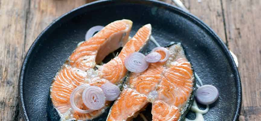 Darnes de saumon au beurre blanc crémeux Darnes de saumon au beurre blanc crémeux