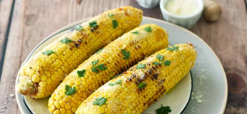 Maïs grillé à l'ail et au parmesan Maïs grillé à l'ail et au parmesan