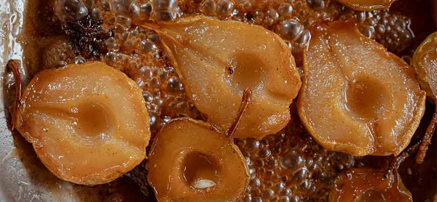 Caramelized pears with maple syrup and nuts